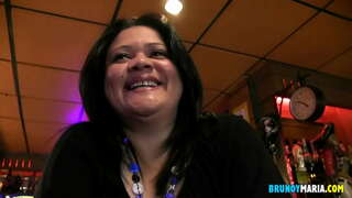 Iranta fari teston bachelorette, varmigita al la amiko de la novedzino, kaj ofte rico