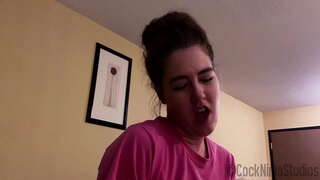 Céim Sis Dhéanann Chéim Bro Jerk Amach As A Cuid