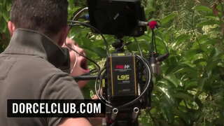 За кулисами фильмдин Дорсел "40 жыл, меники каникул жок күйөөсү" менен Лекси Лоу, Леа Герлин, Сиенной Дэй, Дэни Дэниелс