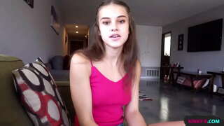 אחותי גילתה שהחבר שלה בגד בה ורוצה לחזור בו היא ביקשה שאזיין אותה ולתת לה לצלם אותנו. אלי איידול