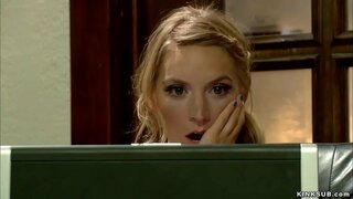 Szőke tini Mona Wales talált pornó film a mostohaanyád Simone Sonay internet aztán papucs, valamint anális megdugtam, a rabságból, az ágyban