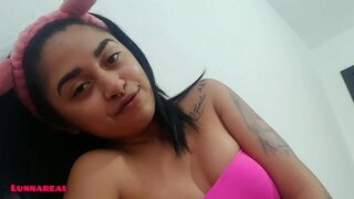 Duine éigin a mbainfidh Do Seomra an-Horny