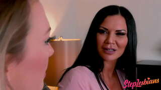 Mama Vitregă Arată Fiica Cum Să Aibă Lesbiene Sex